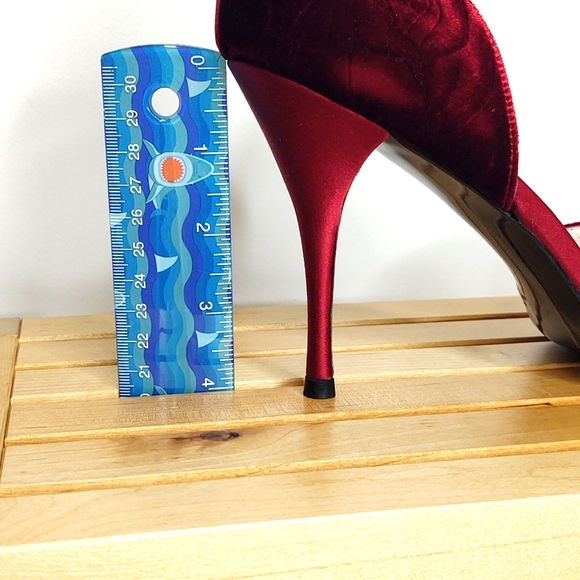 ๐ Stuart Weitzman ๐ ruby red stiletto heels 11M ๐ ๐ ๐ - Picture 7 of 9
